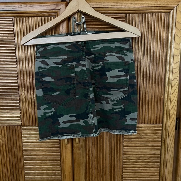 Womens Mini Skirt Size Small Camo 90"s Y2K Festival - Picture 3 of 3